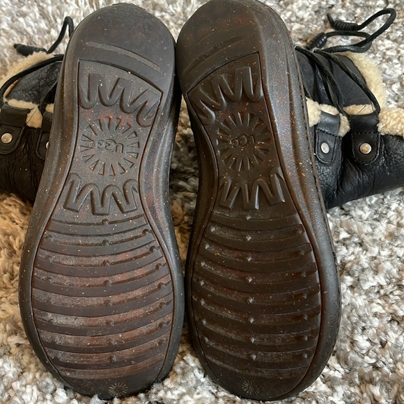 UGG Australia Women’s Acadia Winter Boots Size 7 - Picture 6 of 10